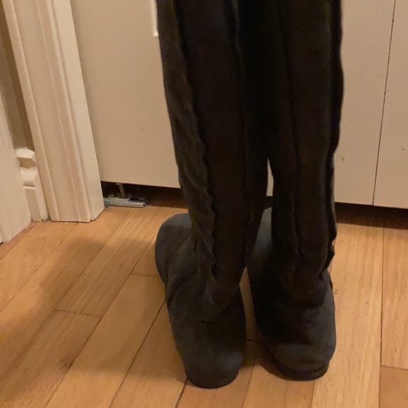 Like NEW Nine West Grey suede boots 7.5 - Picture 4 of 7